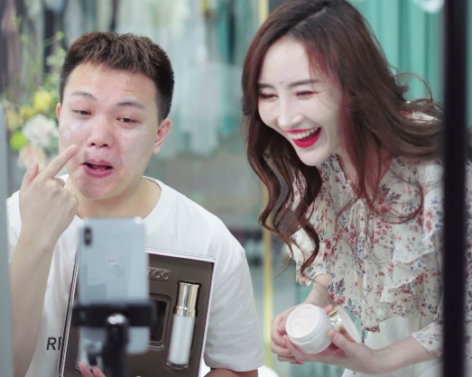 快手上市,这位广州女主播凭什么去敲锣?