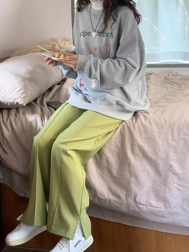 解锁2022穿搭流行配色系列,不起眼的青草绿,却能让你更显眼