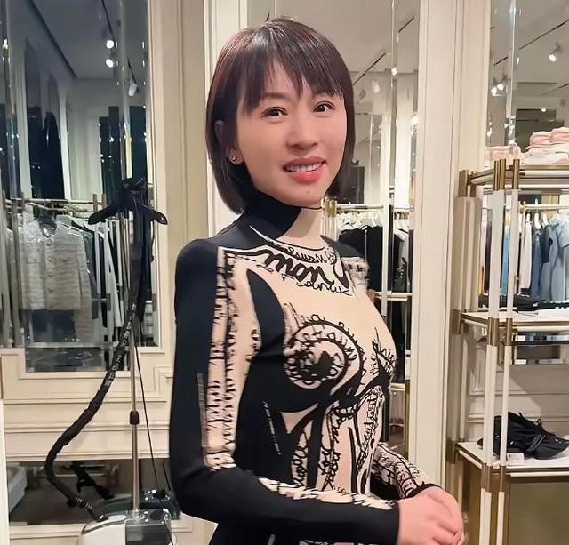欧阳夏丹近况曝光!没了央视光环,也变回了普通人,她后悔了吗?