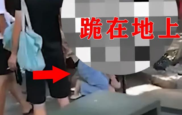 女网红直播打屁股和学狗爬:丑态百出