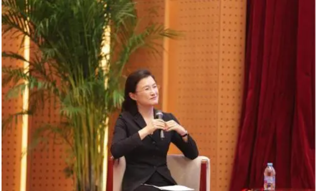 从“央视名嘴”到“滚出主持界”,董倩到底经历了什么?