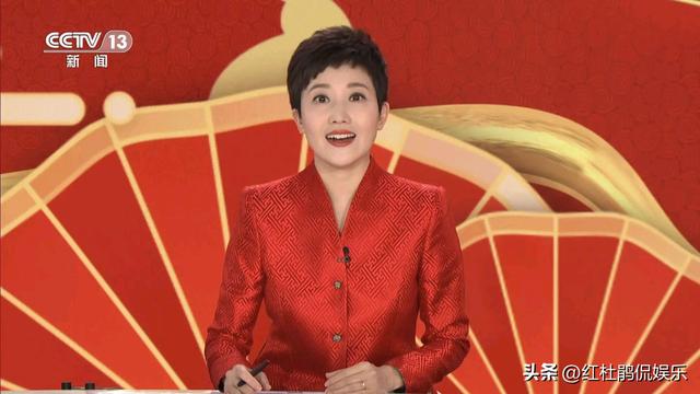 30位央视新闻主播的春节出镜服装,让人赏心悦目,谁搭配最好看?
