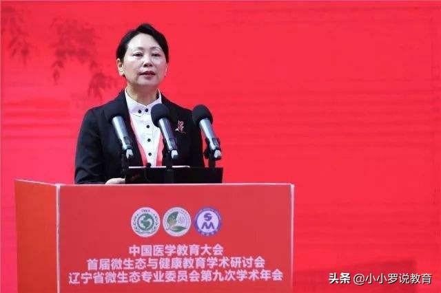 她是医学院高学历美女院长,是我国微生态学专家,美貌和智慧并存