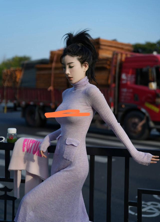 主持人马卉直播不雅照后续,频道栏目终止合作,主持节目画面曝光