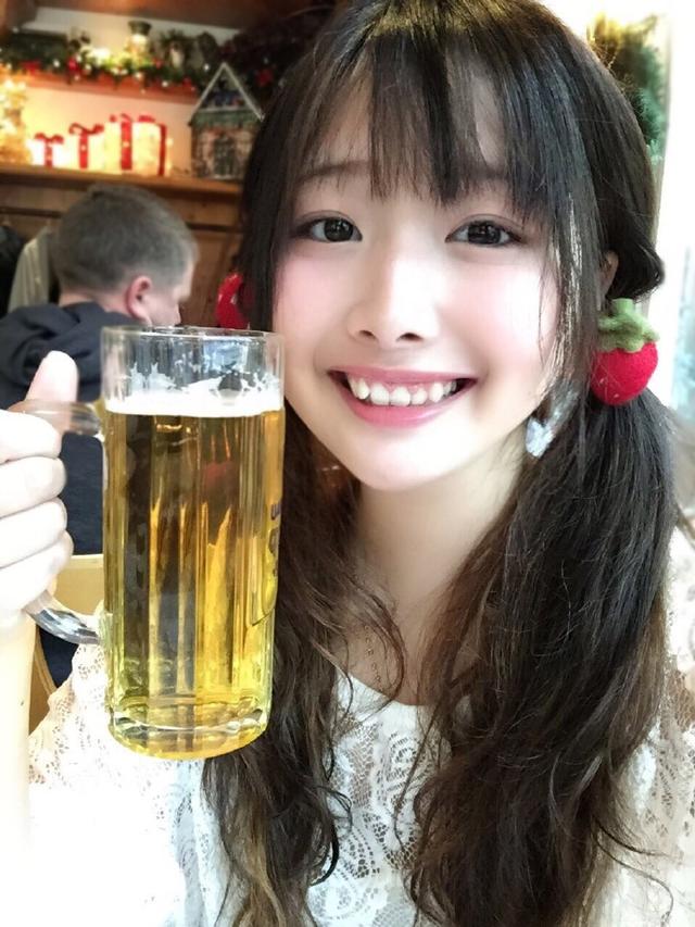 cosplay的美少女加上可爱又萌萌的小虎牙