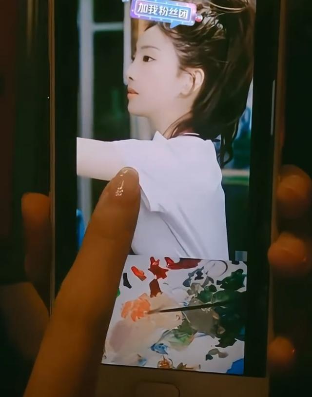 主持人马卉直播不雅照后续,频道栏目终止合作,主持节目画面曝光