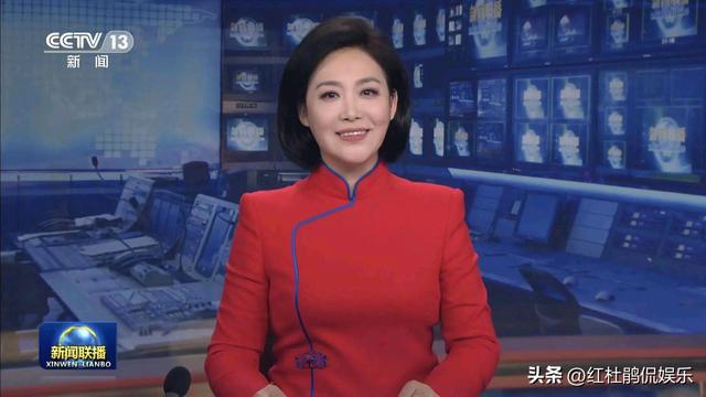30位央视新闻主播的春节出镜服装,让人赏心悦目,谁搭配最好看?
