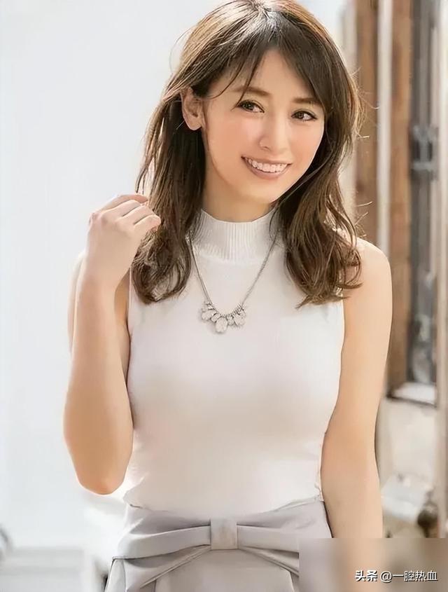 这谁受得了!日本36岁女星“泉里香”的火辣颜值与身材!