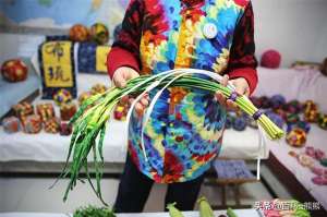 女主播熊熊视频(57岁大姨靠流利英语10天涨粉10万)