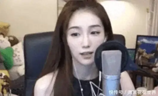 游戏女主播洗澡视频(女主播下播后洗澡忘关摄像头，怀疑电脑被黑客控制，已请警方介入)