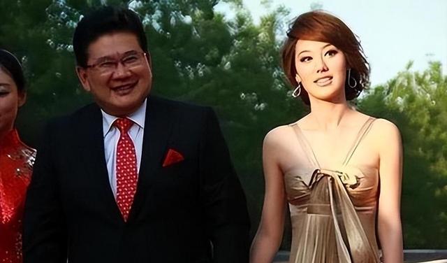 私生活混乱?遭央视“开除”?被传与小尼结婚的她,如今怎样了