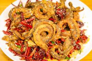 麻椒女主播 黄鳝(河南“另类”美食排行黄鳝倒数，毛蛋排第1，全吃过绝对河南人)