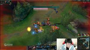 最新女主播闪现视频(LOL：炸姐各种瓜皮操作，闪现A真眼自信躲大残血不回家)