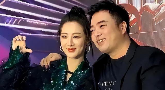 薇娅“消失”2年后再现!年会热舞惊艳全场,又盯上了更赚钱赛道