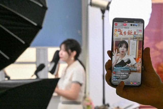 16岁高中生瞒父签十年主播合约,被索赔30万!律师:合同无效