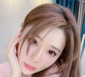 韩国女主播瑟妃视频(直播说漏嘴？一女主播说出两条后路，网友：居然还能这样？)