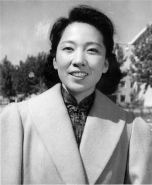 99热女主播(“江姐”于蓝：19岁嫁给29岁田方，为照顾继子选择流产，99岁去世)