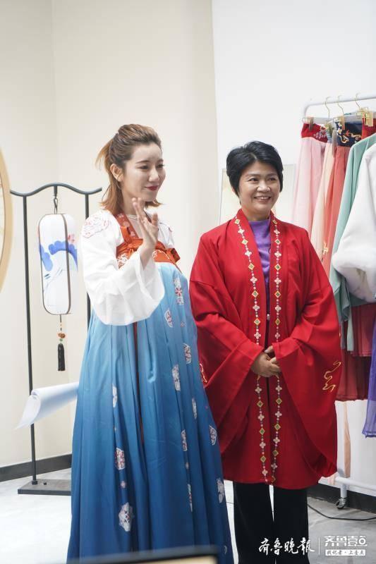 菏泽这位女县长做“主播”为曹县汉服“代言”