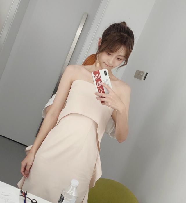 官宣!美女主播小七恋爱了,深夜发文引千人点赞,球迷:含泪祝福