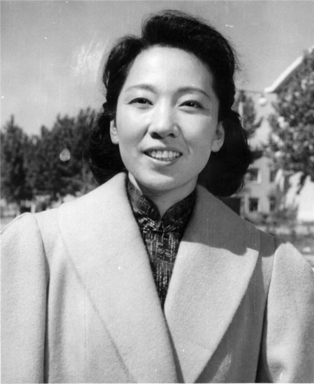 “江姐”于蓝:19岁嫁给29岁田方,为照顾继子选择流产,99岁去世