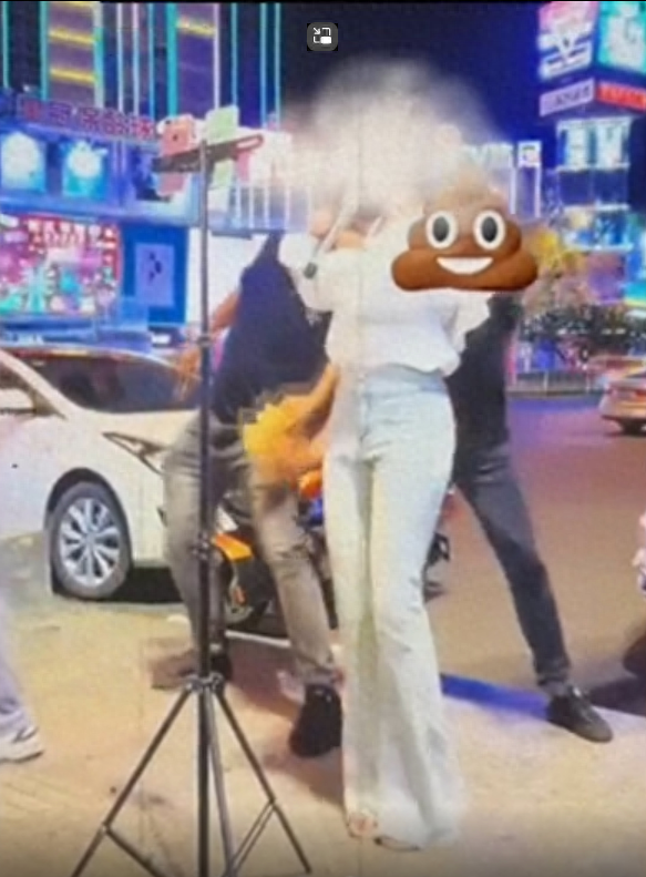 直播摸臀!福建无手女子街头直播惨遭猥亵,网友建议阉割