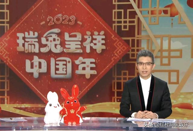 30位央视新闻主播的春节出镜服装,让人赏心悦目,谁搭配最好看?