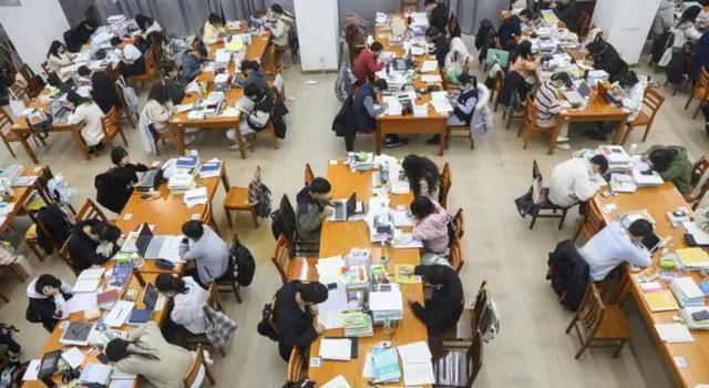 超短裙、黑丝袜的“外卖媛”要凉了；马云将进军这个爆火的行业…