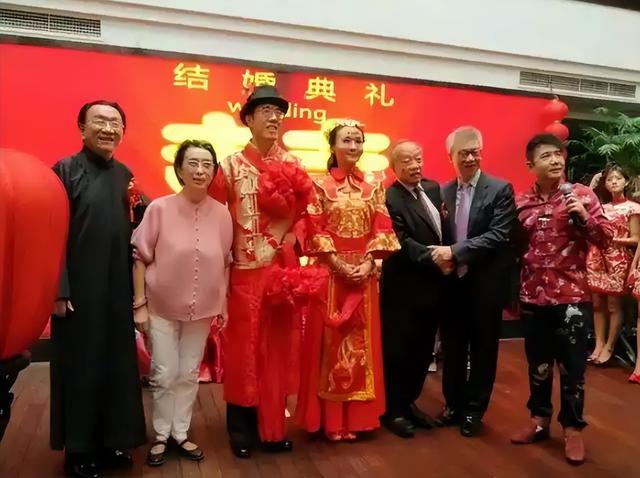 曾是知名主持人,为嫁美国富豪毅然辞职央视,婚后受虐却死不离婚
