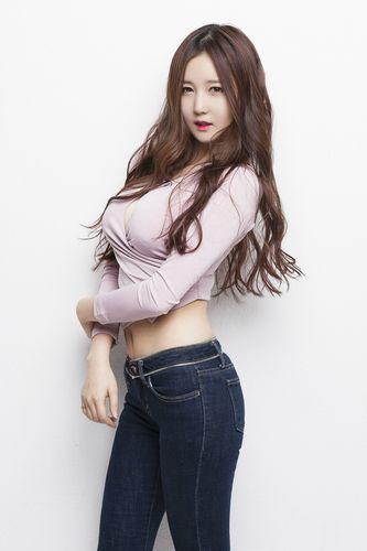 演艺圈新星闪耀:韩国BJ视频当家花旦朴佳琳引热议