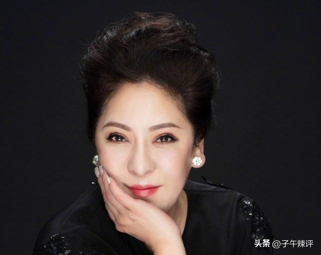 向太晒绝版少女照,27岁长发飘飘美过儿媳,简直是豪门女性天花板