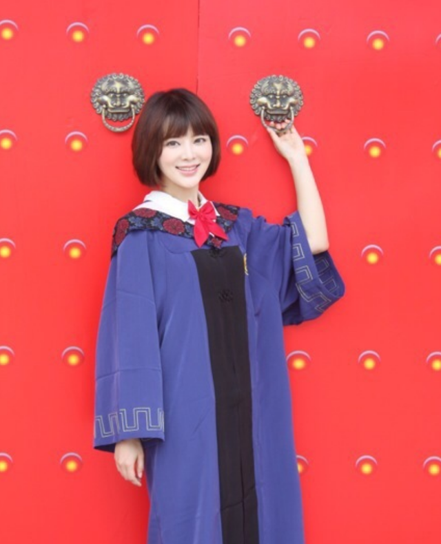 央视美女主播胡蝶:父亲人生梦想引路人她闪婚著名导演真的幸福吗