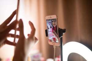 女主播金鱼(央视频繁点名直播乱象背后：一批涉黄直播平台“死灰复燃”)