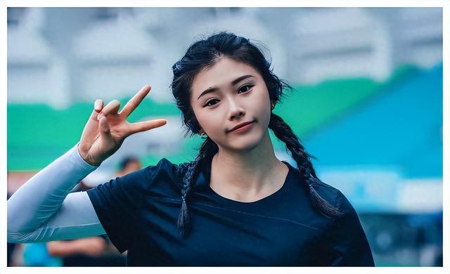 川妹子吴艳妮入选巴黎奥运，但屡屡遭受网暴，素颜照曝光