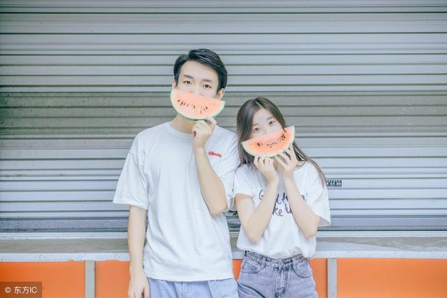 小说：她网红直播第一天，总裁偷偷注册了个小号，打赏了五十万