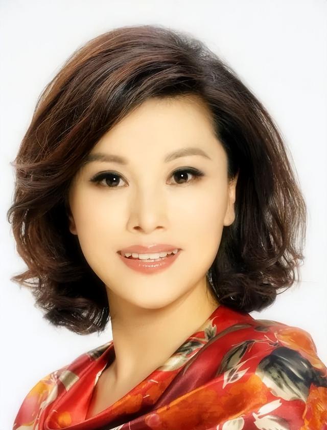 工人出身的女主播和佳:一路奋斗到央视,风光背后有心酸