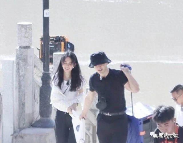 真相!赵丽颖的巴掌腰和拉丝胸原来是这么吃出来的,活该她瘦