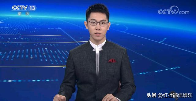 30位央视新闻主播的春节出镜服装,让人赏心悦目,谁搭配最好看?