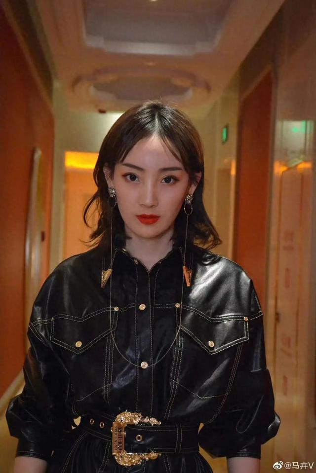 女主持人直播现不雅照？本人回应