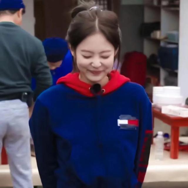 BLACK PINK成员Jennie奶里奶气可爱头像