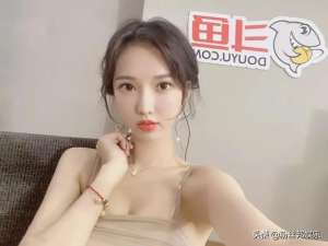 pdd查房中的熊猫女主播(女主播情人节停播，解释“凑巧”是生理期，被自己粉丝质疑)