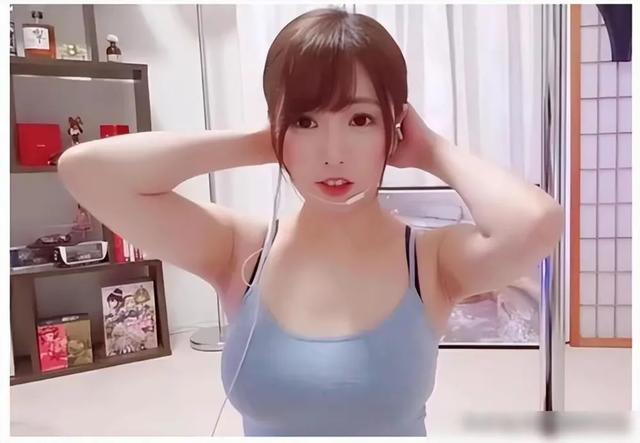 女主播忘关摄像头,换衣全过程被直播,画面让人不堪入目