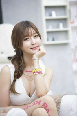 韩国女主播崔瑟琪3点(韩国最美搏击女郎热恋中国人，男主是综合格斗世界冠军)