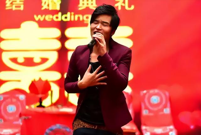 曾是知名主持人,为嫁美国富豪毅然辞职央视,婚后受虐却死不离婚