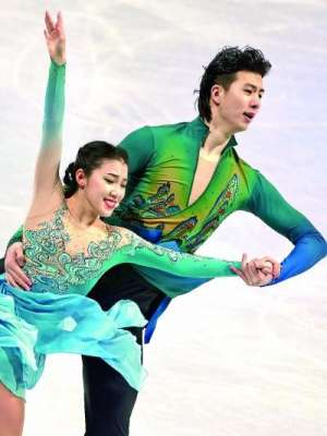 熊猫女主播珂珂照片(秀“青山绿水”美 中国花滑)