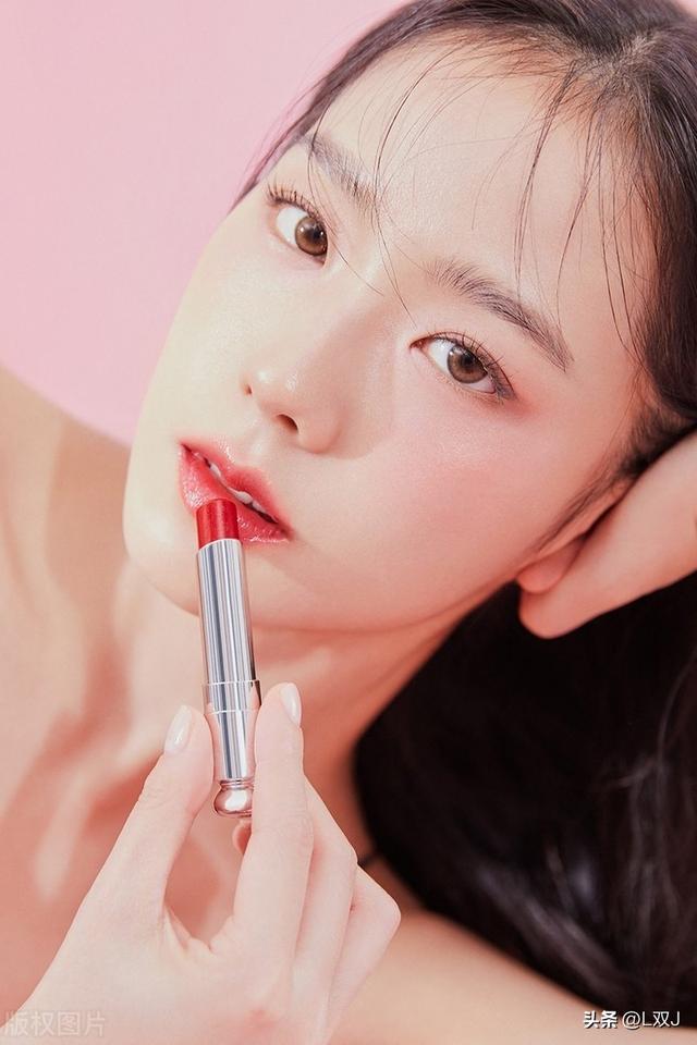 金智秀(Jisoo),韩国女歌手、演员、主持人,女子BLACKPINK成员