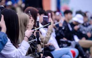 b站cos女主播5000一晚(福利姬刚进B站1天被封，UP搞擦边一天涨粉上万，妹子请自重)