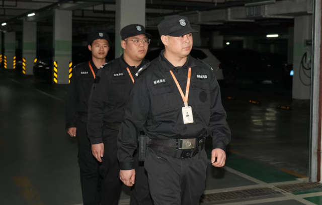 凌晨,杭州一直播间“榜一大哥”栽了!被抓后不停问民警:我女朋友找我了吗?