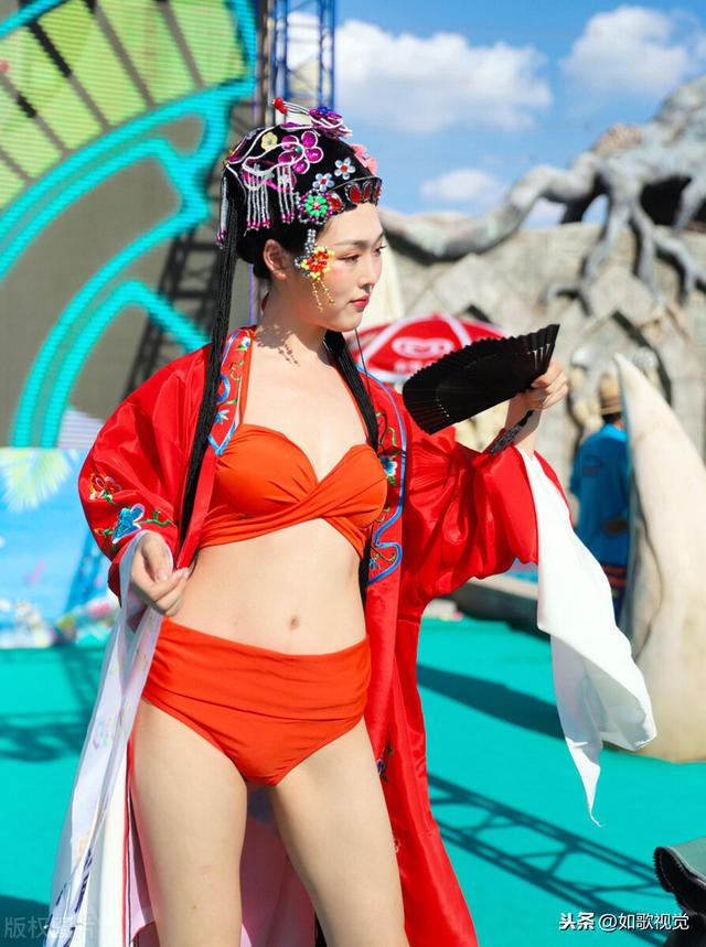 苏州举行水上皇后选美大赛，众佳丽争奇斗艳，比基尼京剧秀吸睛