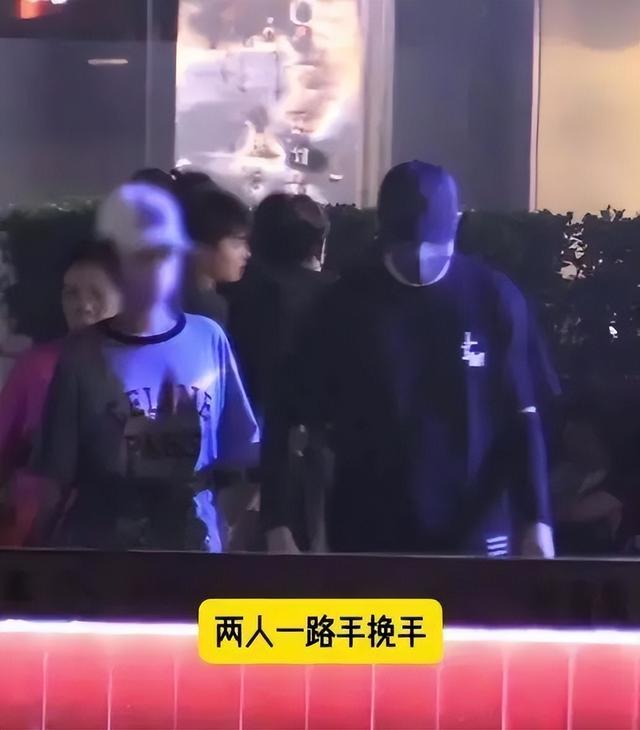 俞灏明与女友王晓晨甜蜜韩国游,两人不惧零下28度爬山挂同心锁