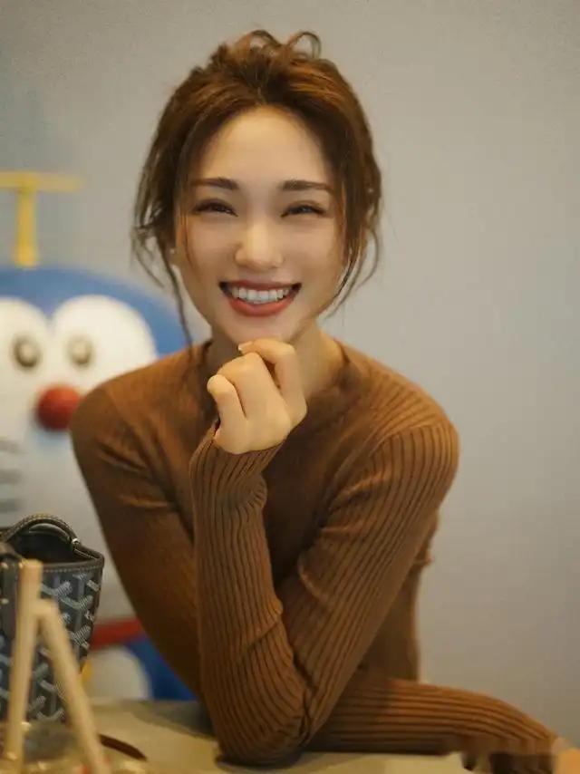10个大美女,是央视各频道的“当家花旦”,最性感的是“六公主”